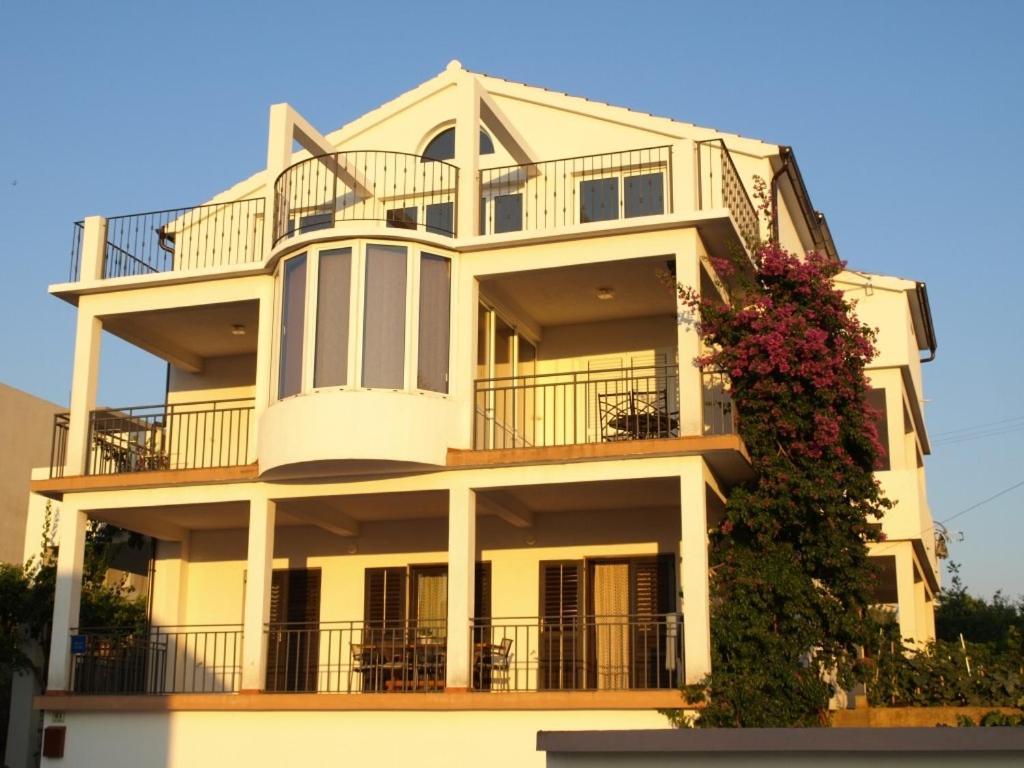 Apartments Viskovic Хвар Экстерьер фото