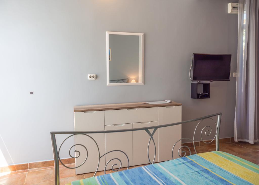 Apartments Viskovic Хвар Экстерьер фото