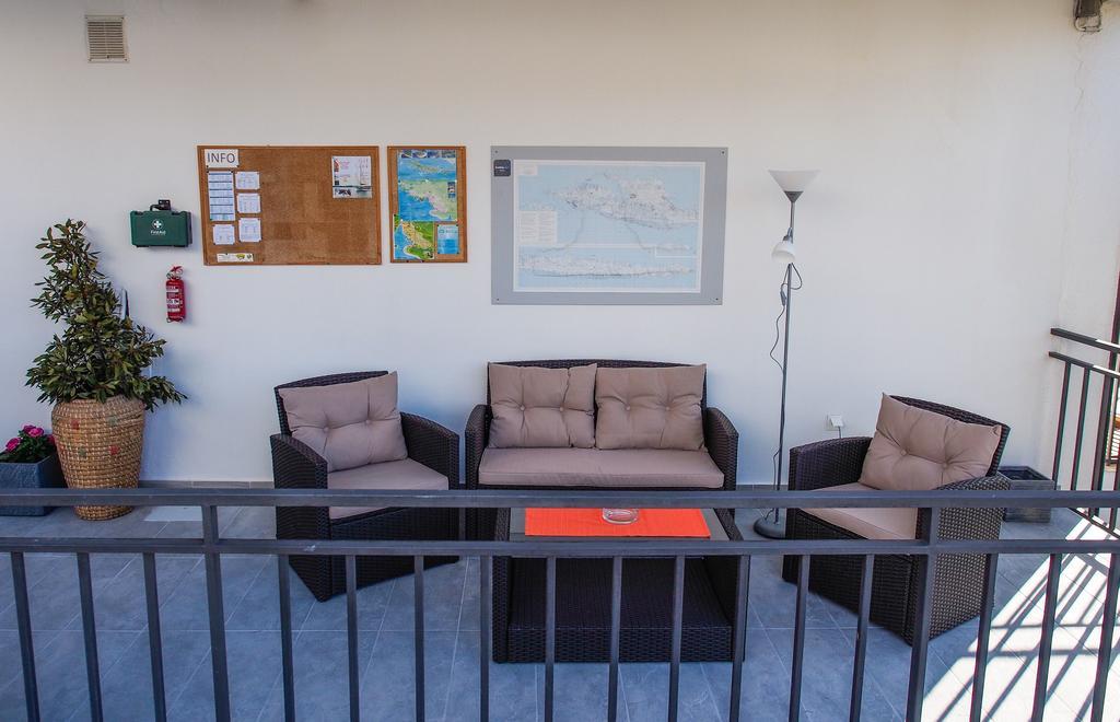 Apartments Viskovic Хвар Экстерьер фото